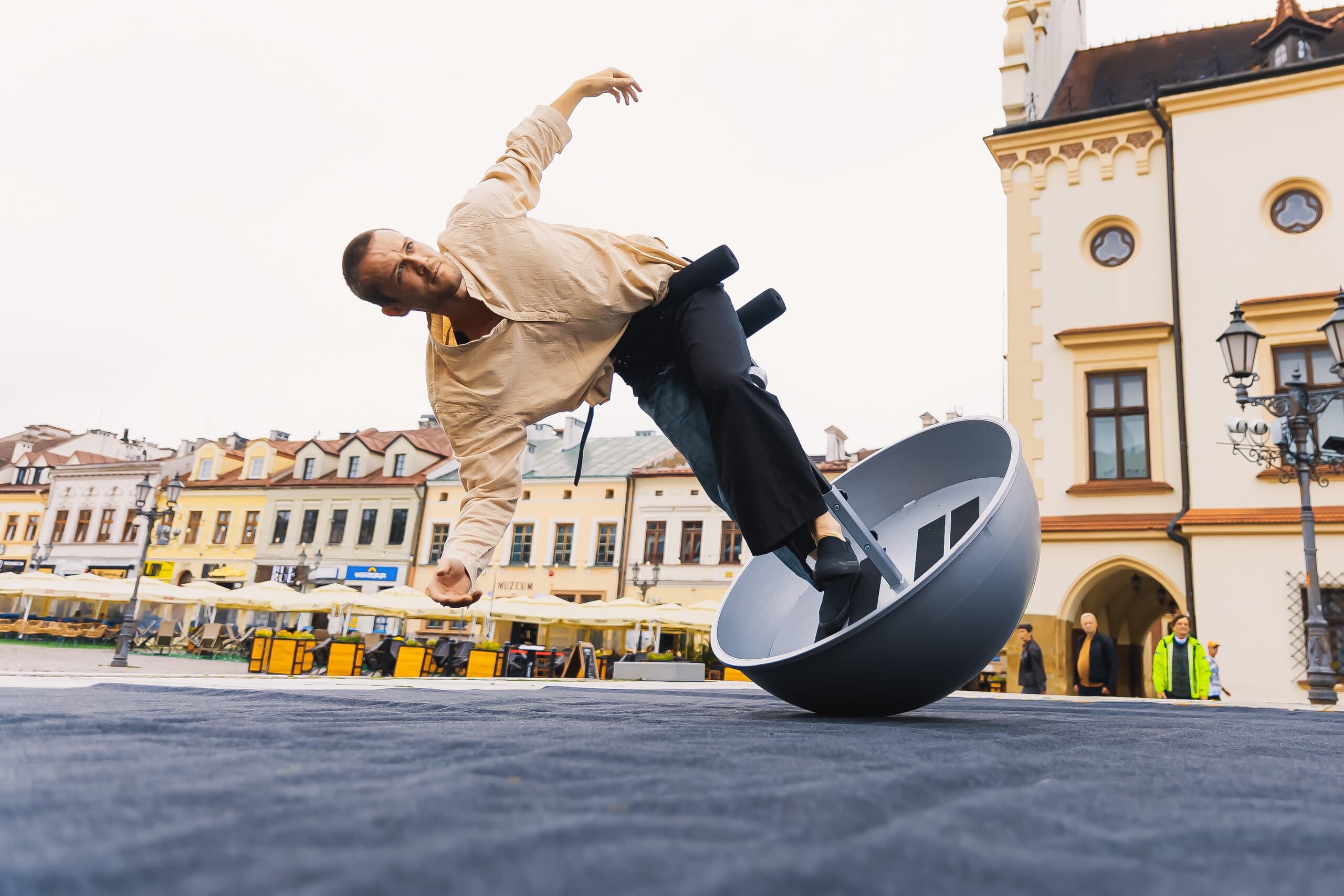 CirConnected — scene from the MOVYTZA performance