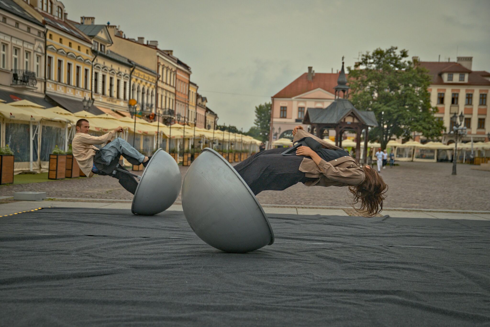 CirConnected — duet performerski MOVYTZA